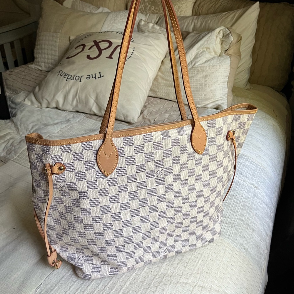 Authentic excellent condition Louis Vuitton Damier Azur neverfull mm